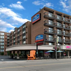 Howard Johnson Plaza By Wyndham By The Falls Hotel Niagarawatervallen
