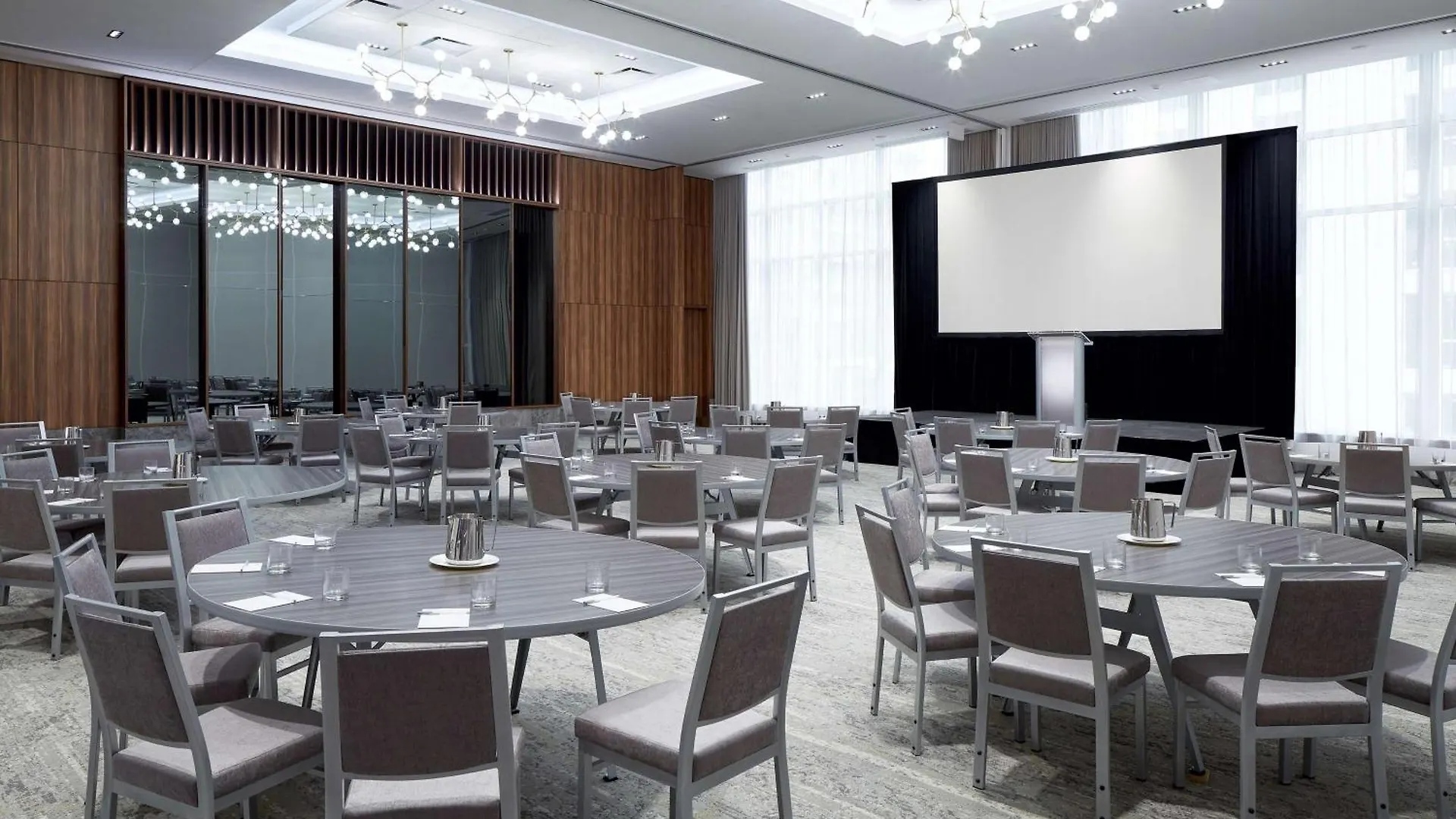 Homewood Suites By Hilton Montreal Midtown 3*,